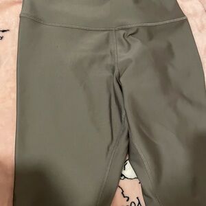 ALO Yoga shiny Gray short Leggings